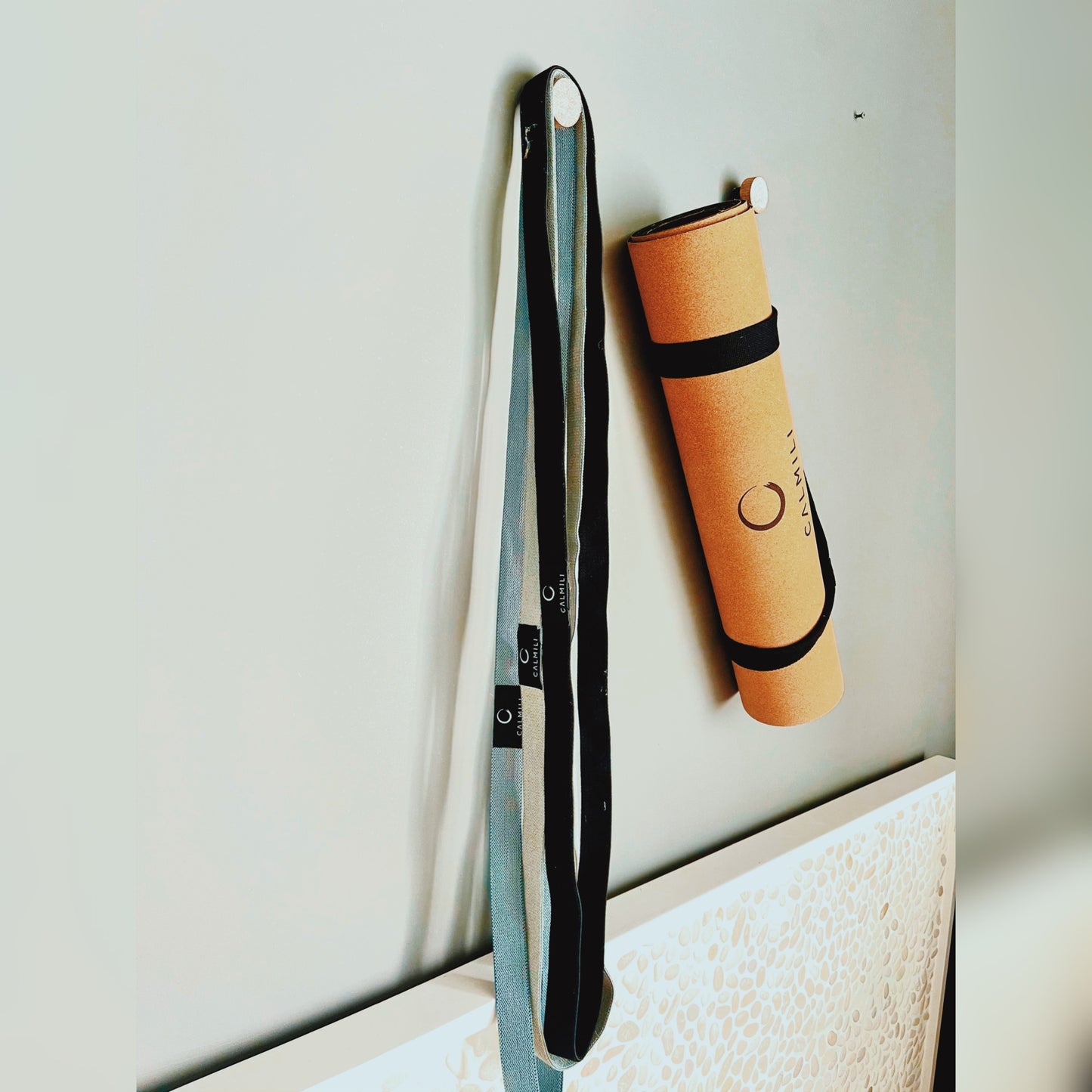 Kork Yoga Matte und lange Fitnessbänder für Homeworkout